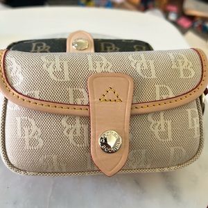 Dooney & Bourke wristlet *brand new* with tags and papers *giftable*